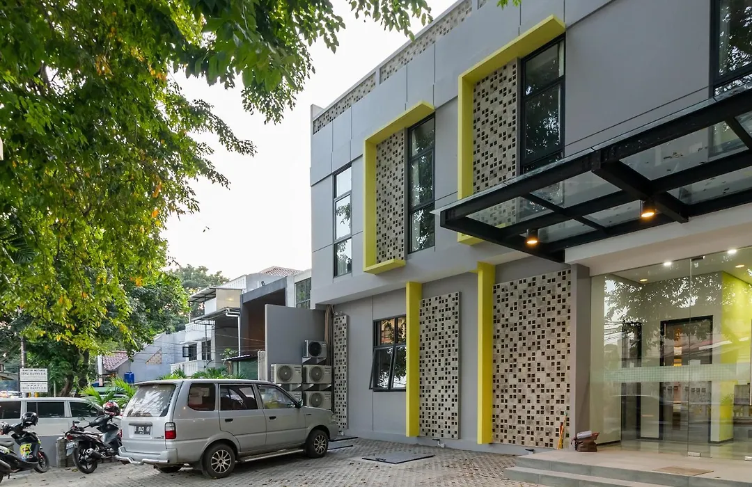 RedDoorz Plus near Senayan City-1